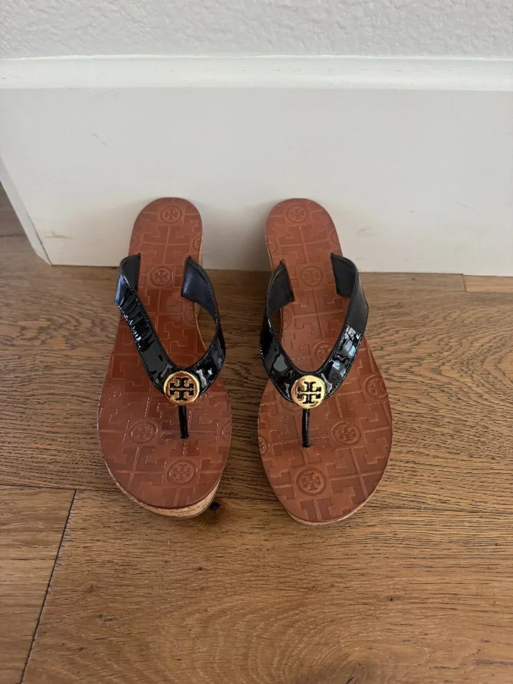 Tory Burch Platform sandal with patent leather strap, size 8
